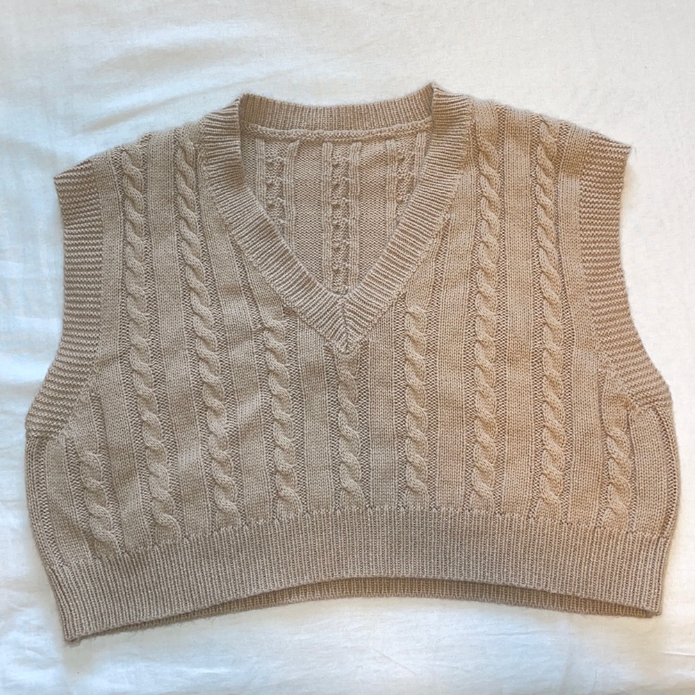 Knitted sweater-vest